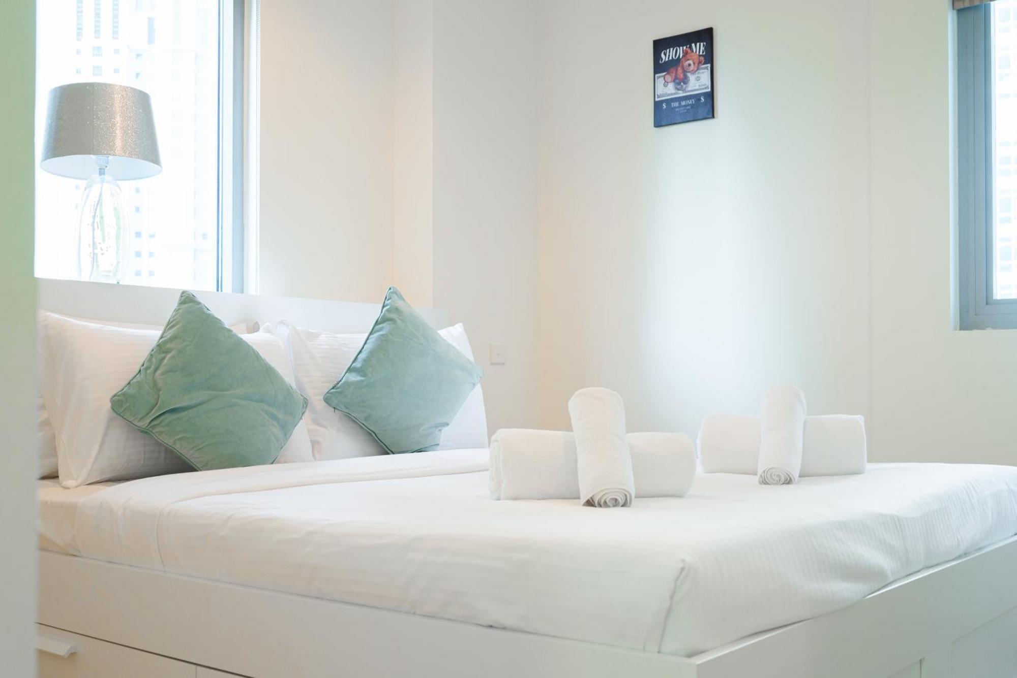 Walk To & Marina Mall - Marina 2bdr Apartment *