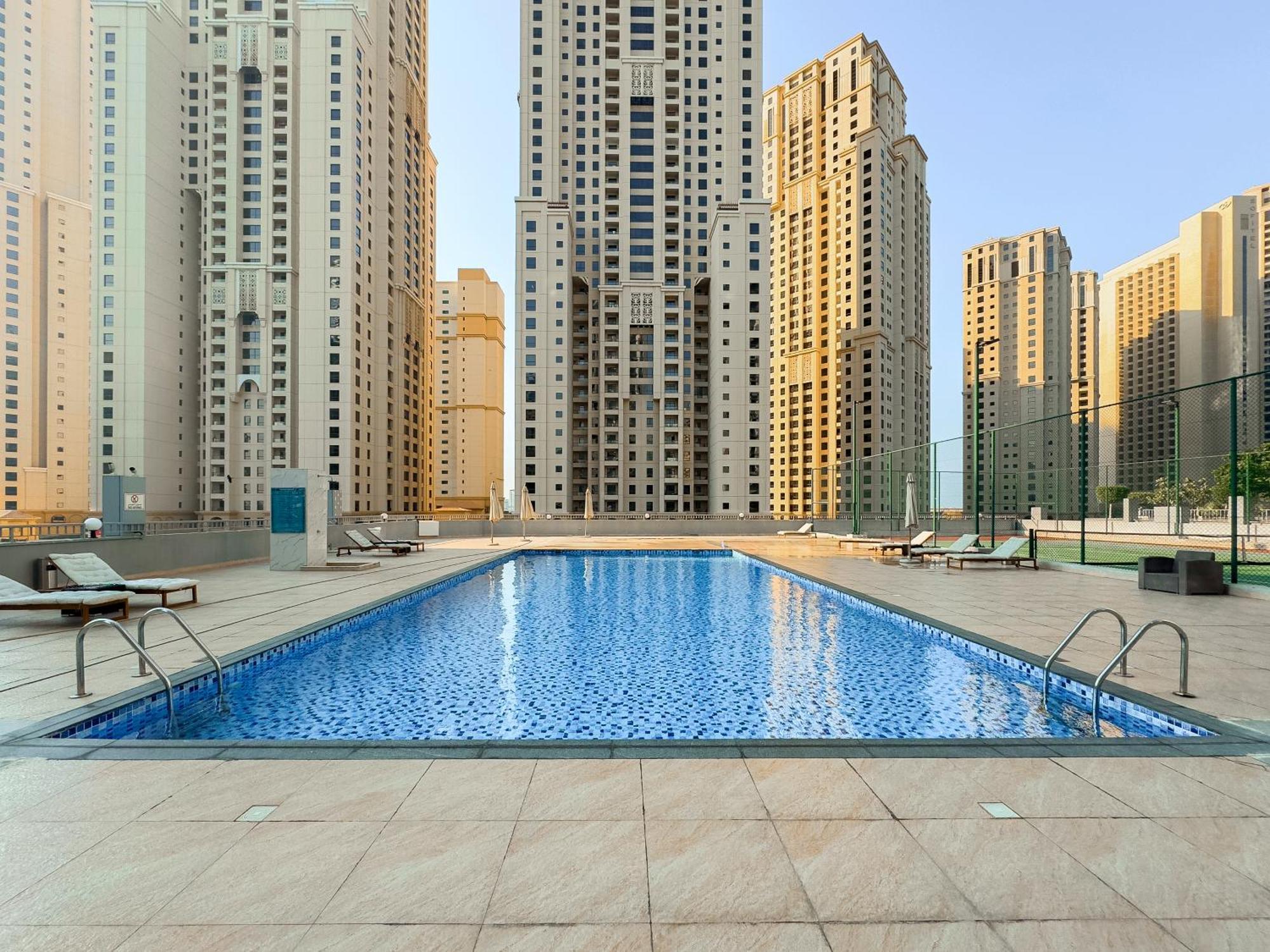 Walk To & Marina Mall - Marina 2bdr Apartment Dubai