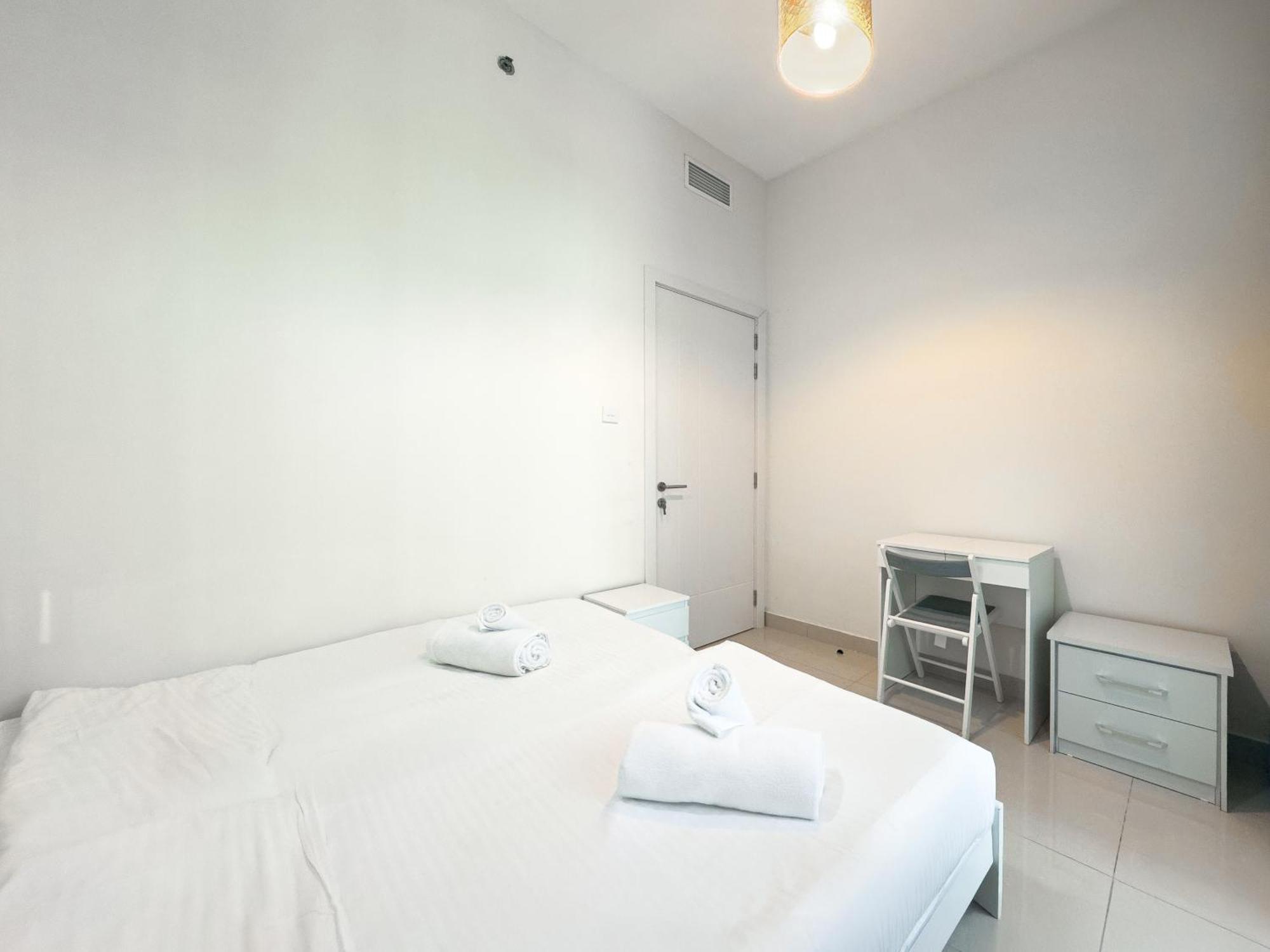 Walk To & Marina Mall - Marina 2bdr Apartment *