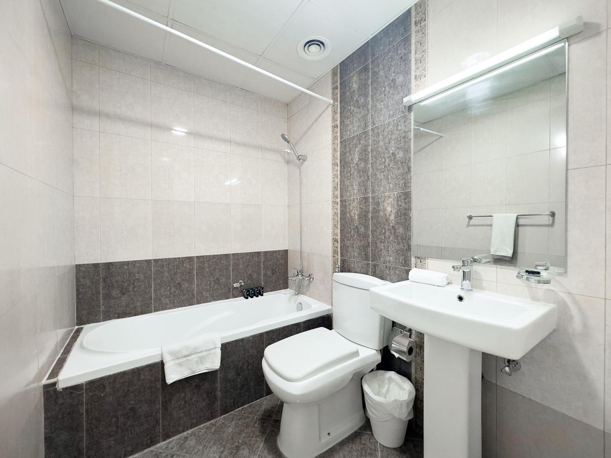 Walk To & Marina Mall - Marina 2bdr Dubai