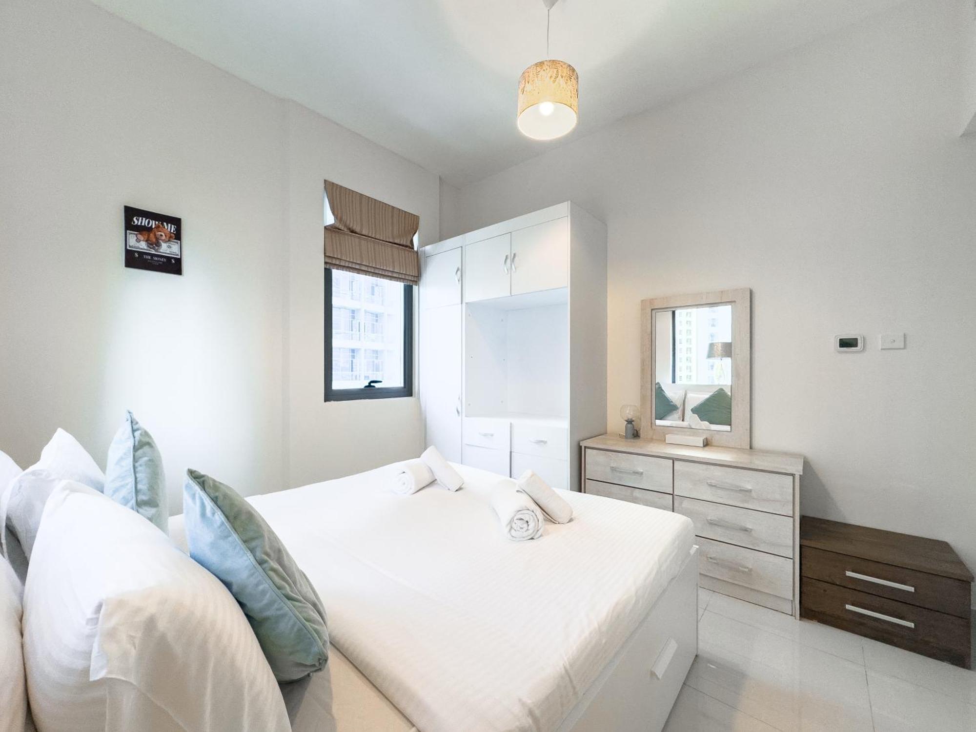 Walk To & Marina Mall - Marina 2bdr Apartment