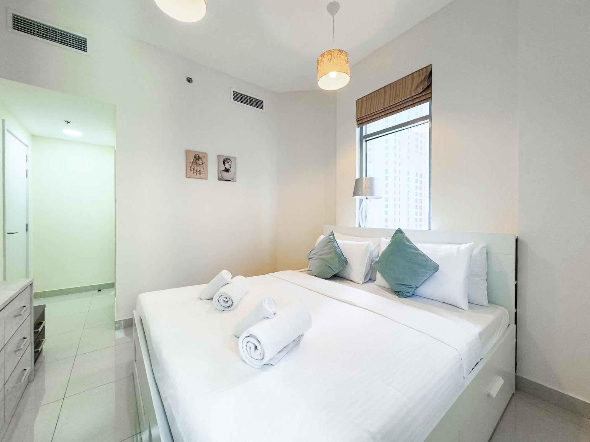 Apartment Walk To & Marina Mall - Marina 2bdr Dubai