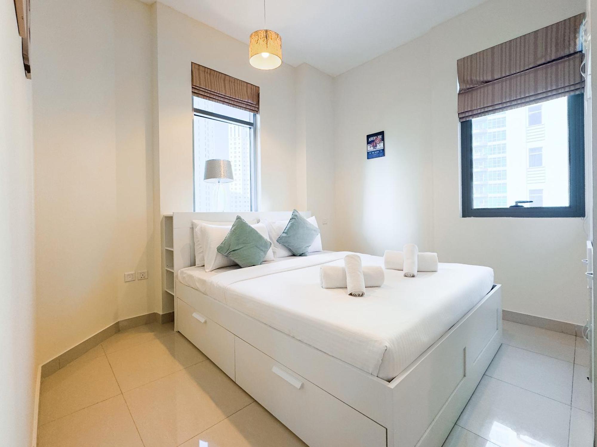 Walk To & Marina Mall - Marina 2bdr Apartment *