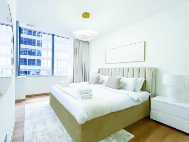 Stunning 2 Bedrooms In Difc Apartment *
