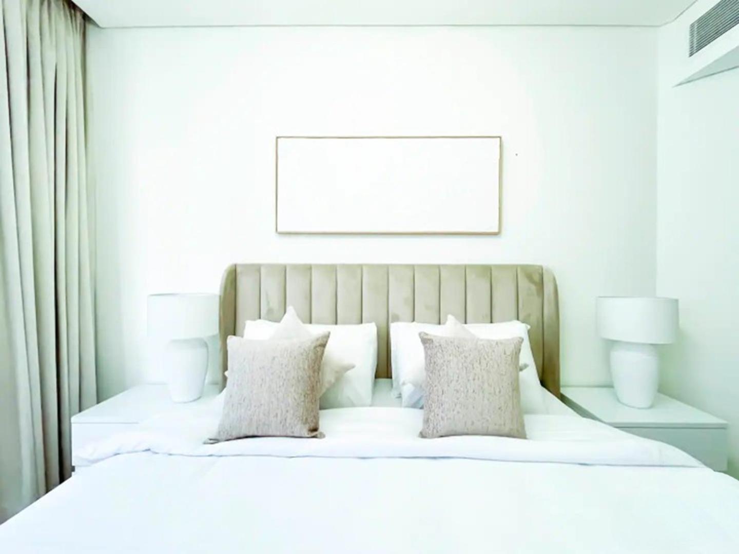 Stunning 2 Bedrooms In Difc Apartment *