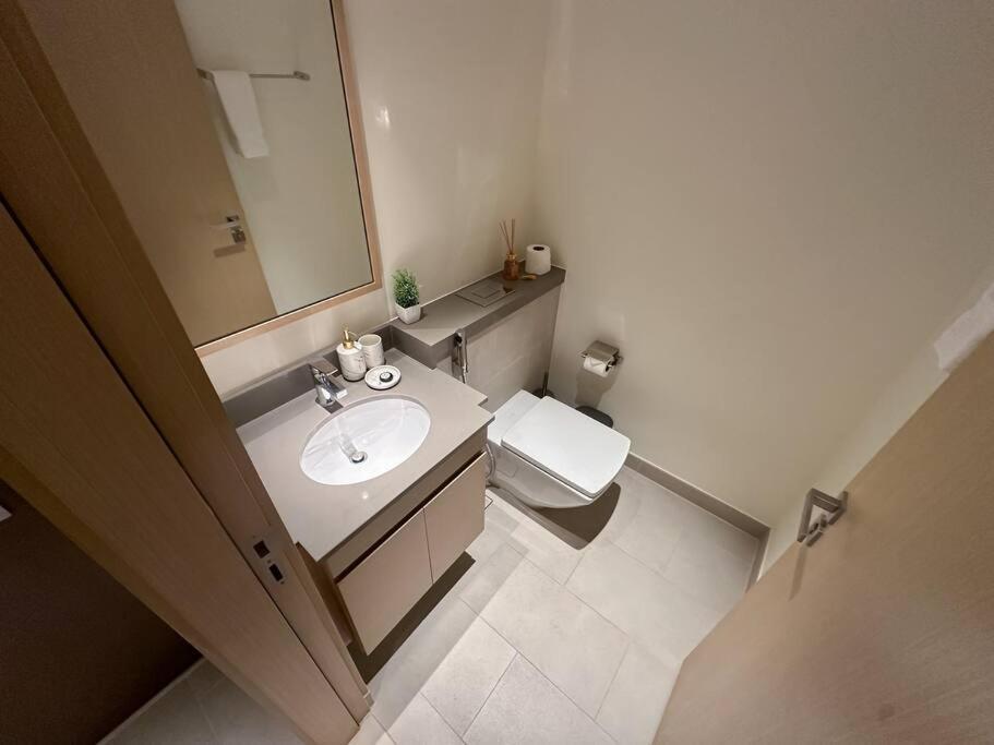 Beautiful 3br With Canal View * Dubai