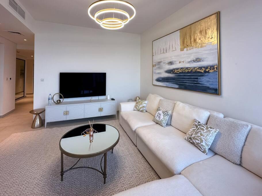 Apartment Beautiful 3br With Canal View Dubai