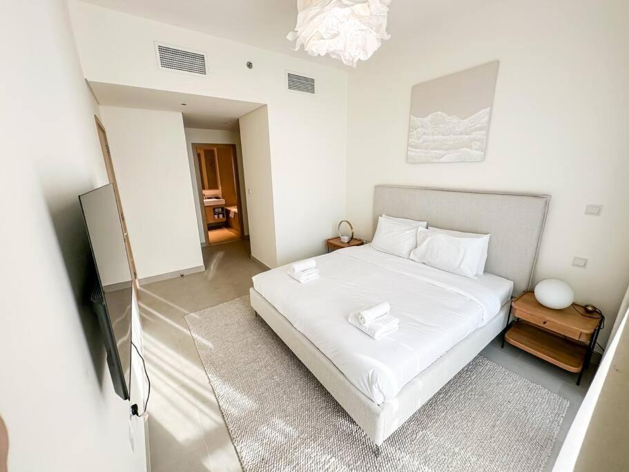 Beautiful 3br With Canal View Dubai