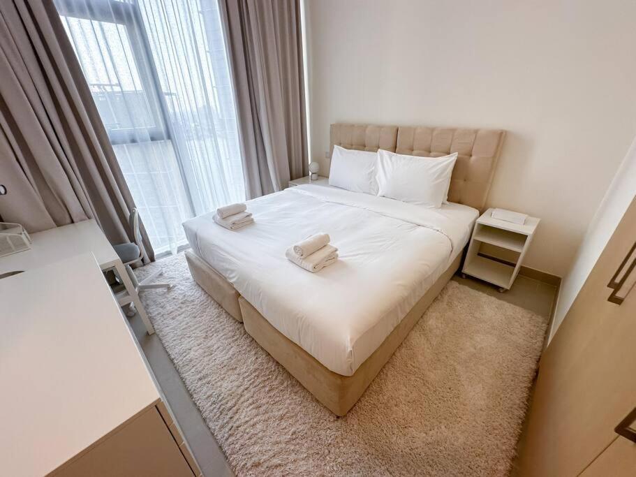 Beautiful 3br With Canal View Apartment Dubai