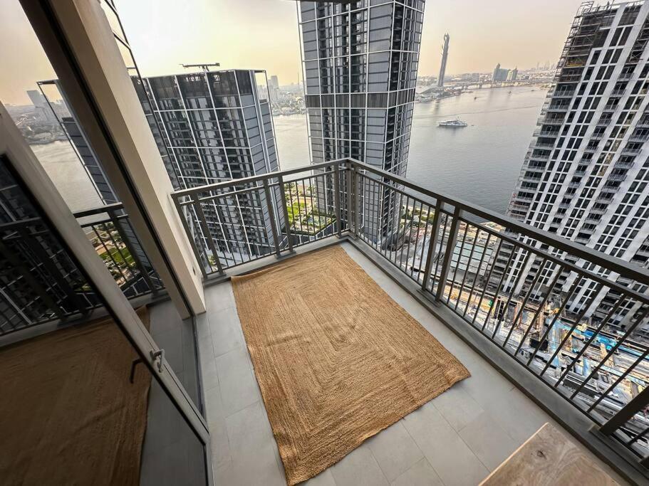 Beautiful 3br With Canal View Dubai