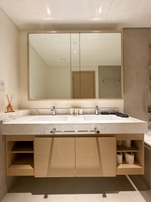 Beautiful 3br With Canal View Apartment