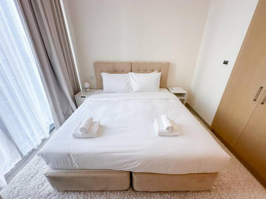 Beautiful 3br With Canal View Apartment *