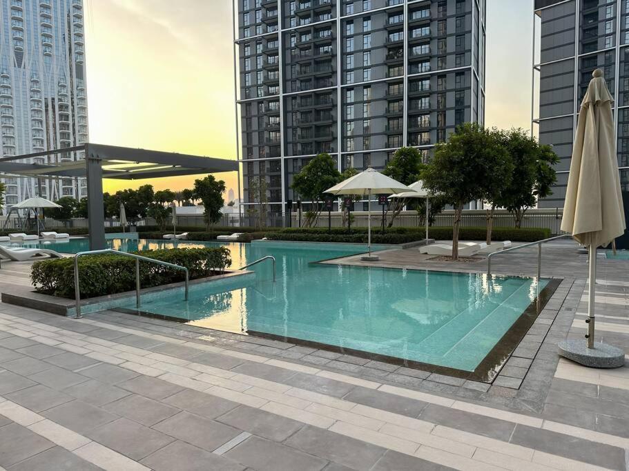 Beautiful 3br With Canal View Dubai