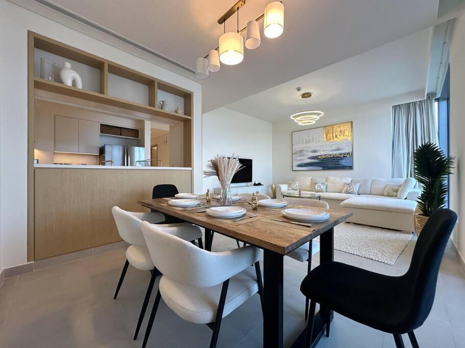 Beautiful 3br With Canal View *
