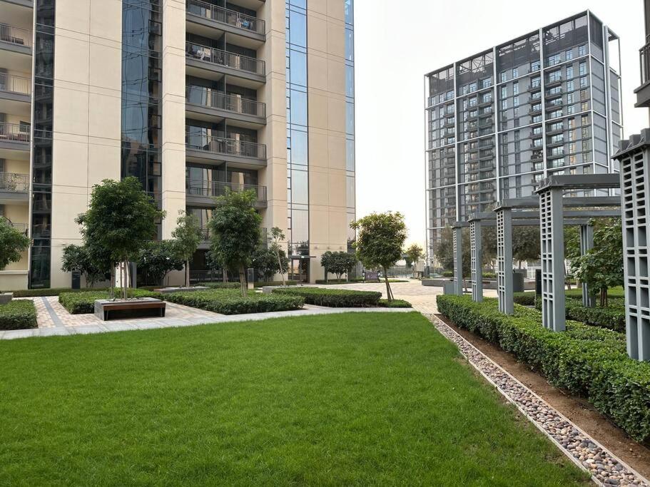 Beautiful 3br With Canal View Dubai