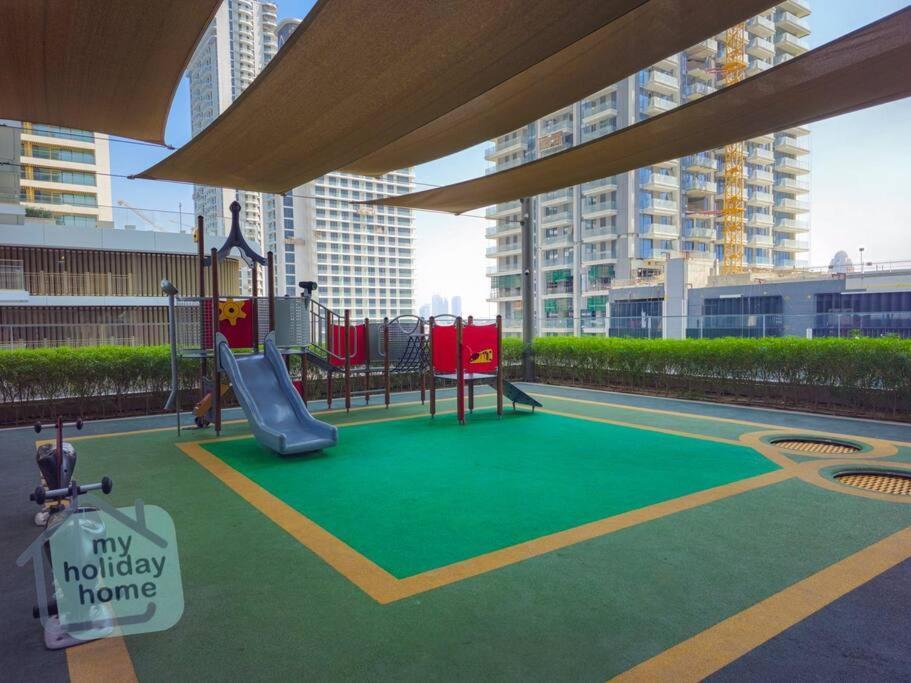 Beautiful 1br In Emaar Beachfront With Private Access Dubai
