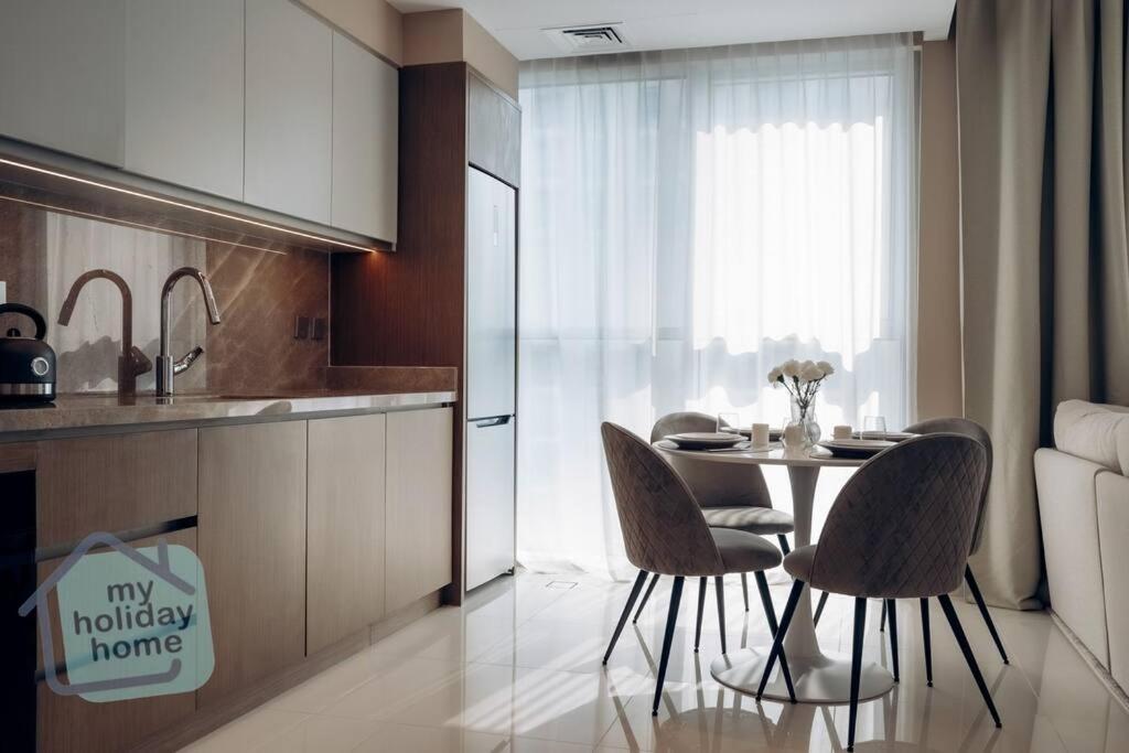 Beautiful 1br In Emaar Beachfront With Private Access *