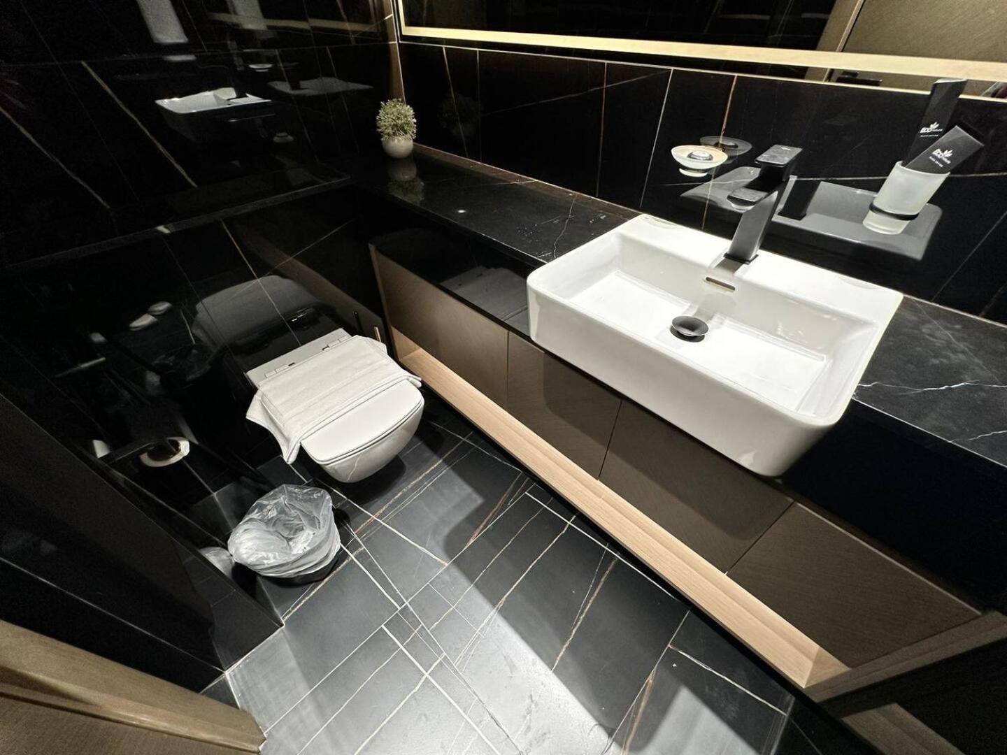 Comfortable 1 Bedroom With Big Balcony In Jvc *