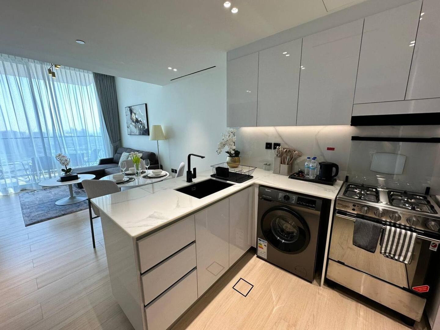 Comfortable 1 Bedroom With Big Balcony In Jvc Apartment