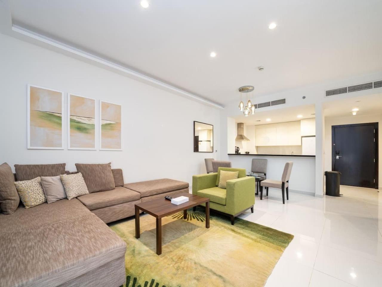 Modern 1-bed Retreat In Celestia, South Apartment