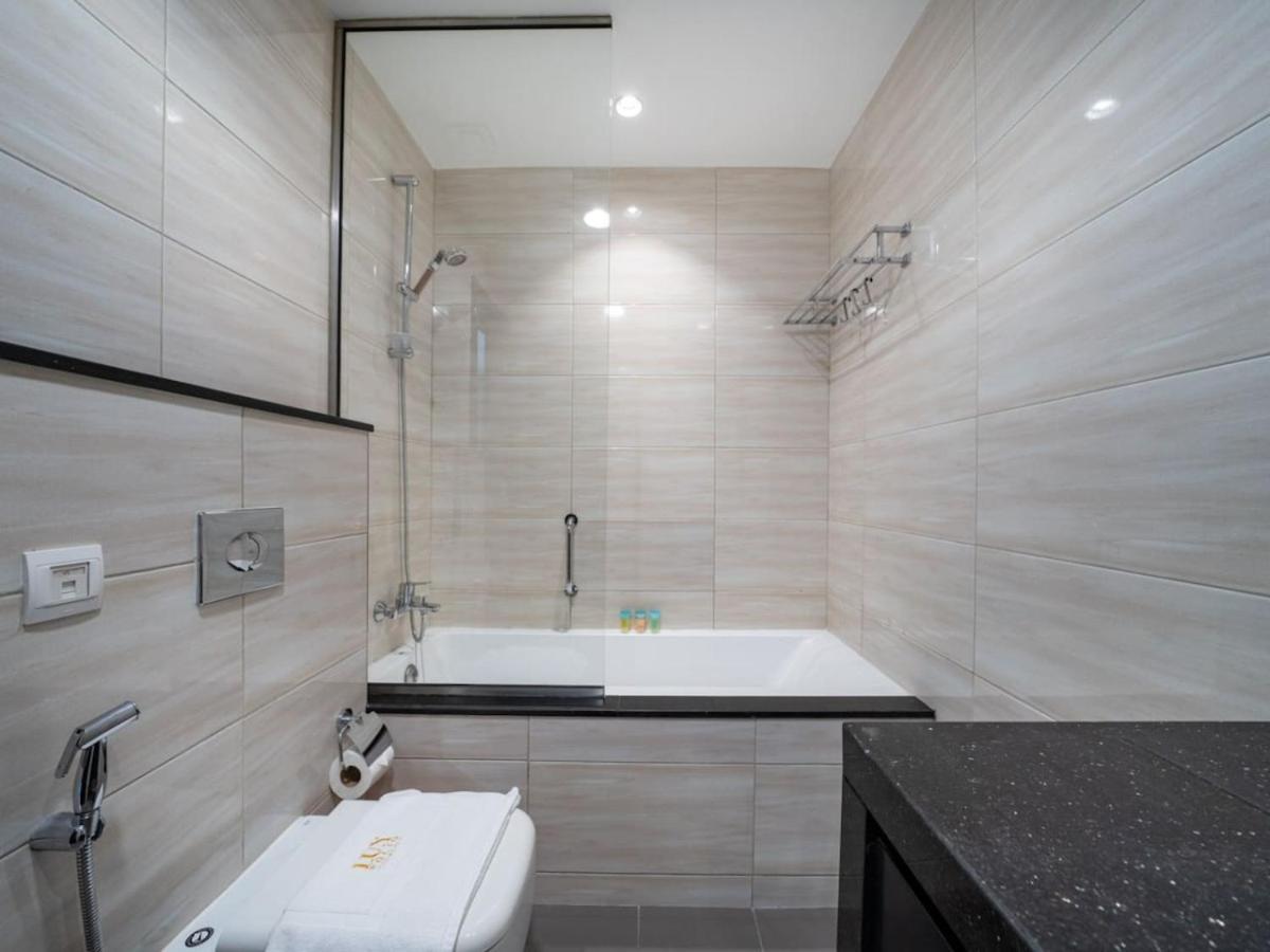 Modern 1-bed Retreat In Celestia, South