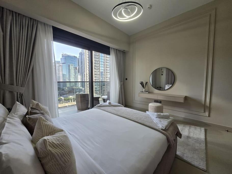 Luxury 1br Burj Khalifa View Walk To Mal