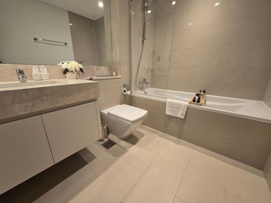 Luxury 1br Burj Khalifa View Walk To Mal