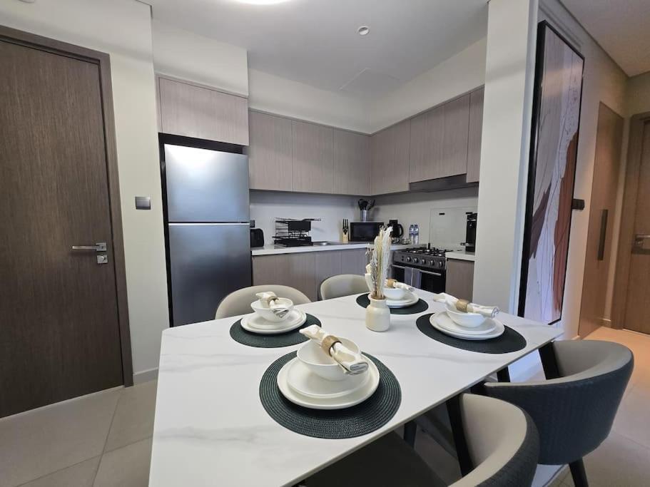 Luxury 1br Burj Khalifa View Walk To Mal Apartment