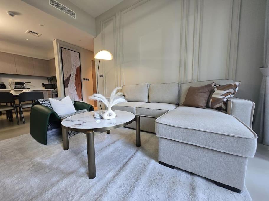 Luxury 1br Burj Khalifa View Walk To Mal Dubai