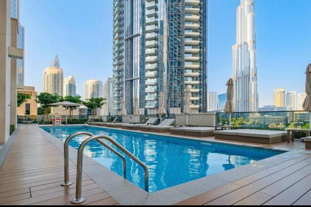 Luxury 1br Burj Khalifa View Walk To Mal Dubai