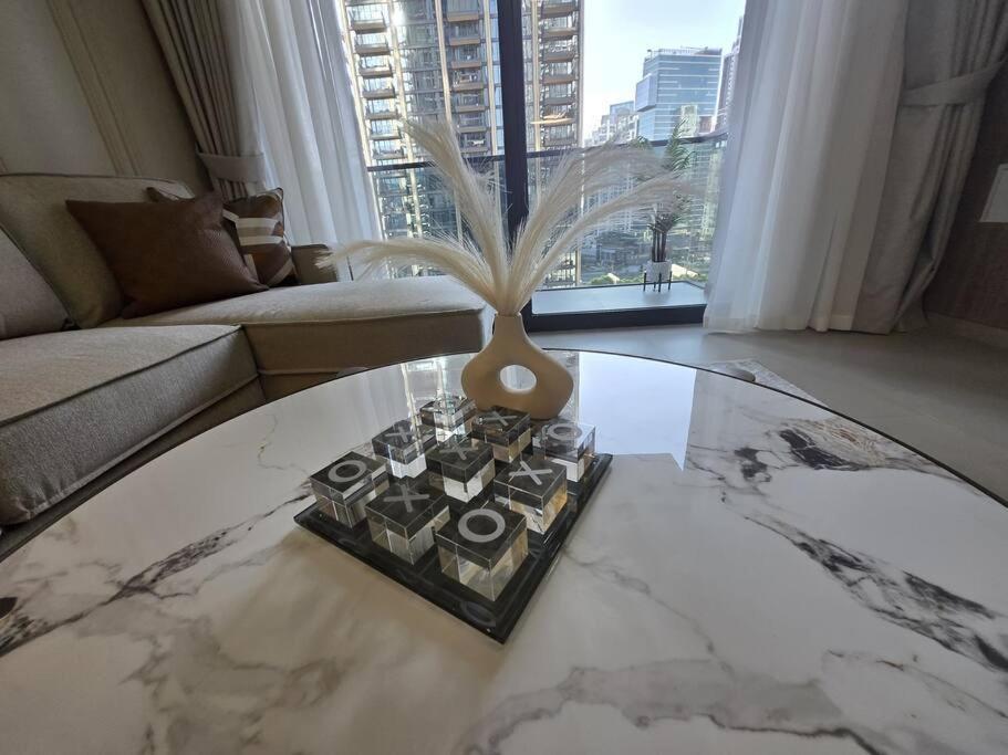Luxury 1br Burj Khalifa View Walk To Mal Apartment
