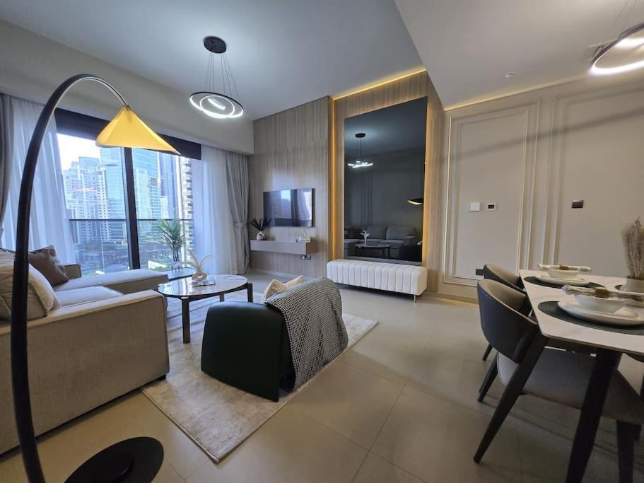 Luxury 1br Burj Khalifa View Walk To Mal Apartment *