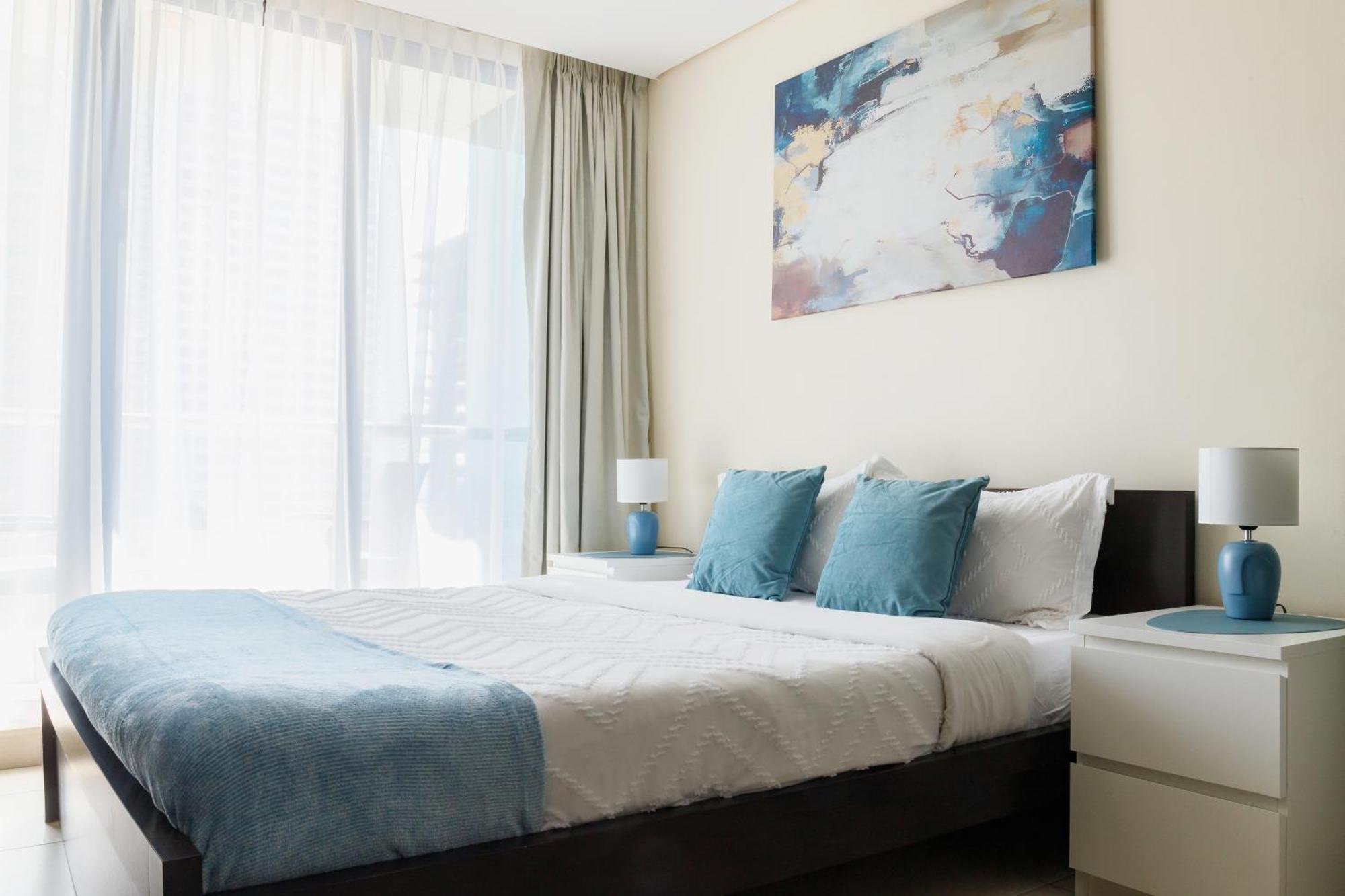 Stylish In Jlt-prime Location, Near Metro & Marina Apartment *