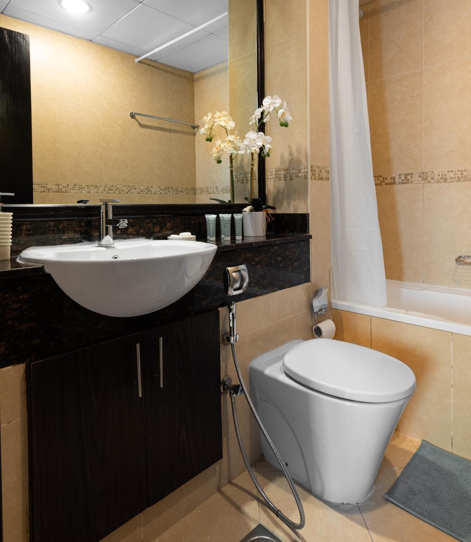 Stylish In Jlt-prime Location, Near Metro & Marina Apartment