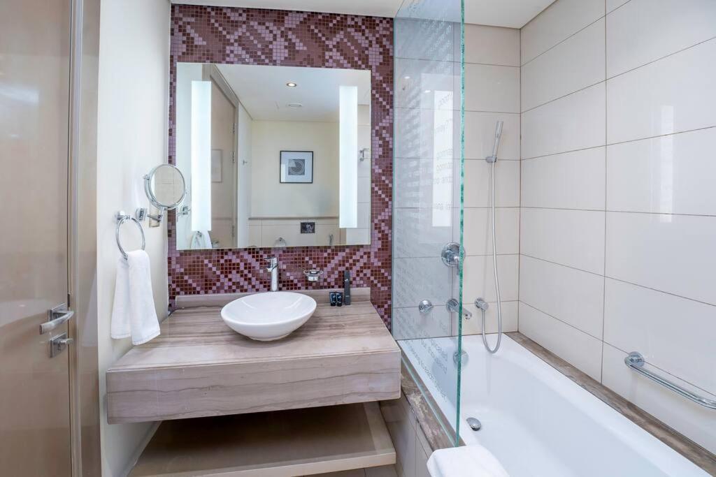 Paramount Flat With Amazing Burj Khalifa View Apartment