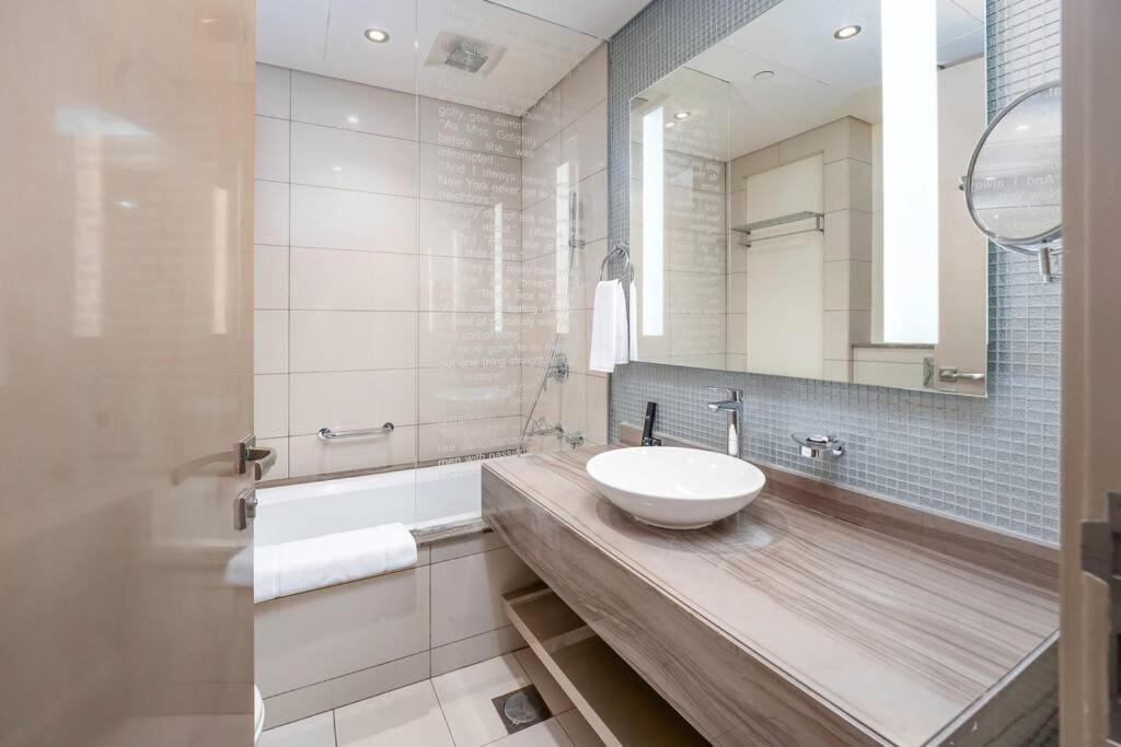 Paramount Flat With Amazing Burj Khalifa View *