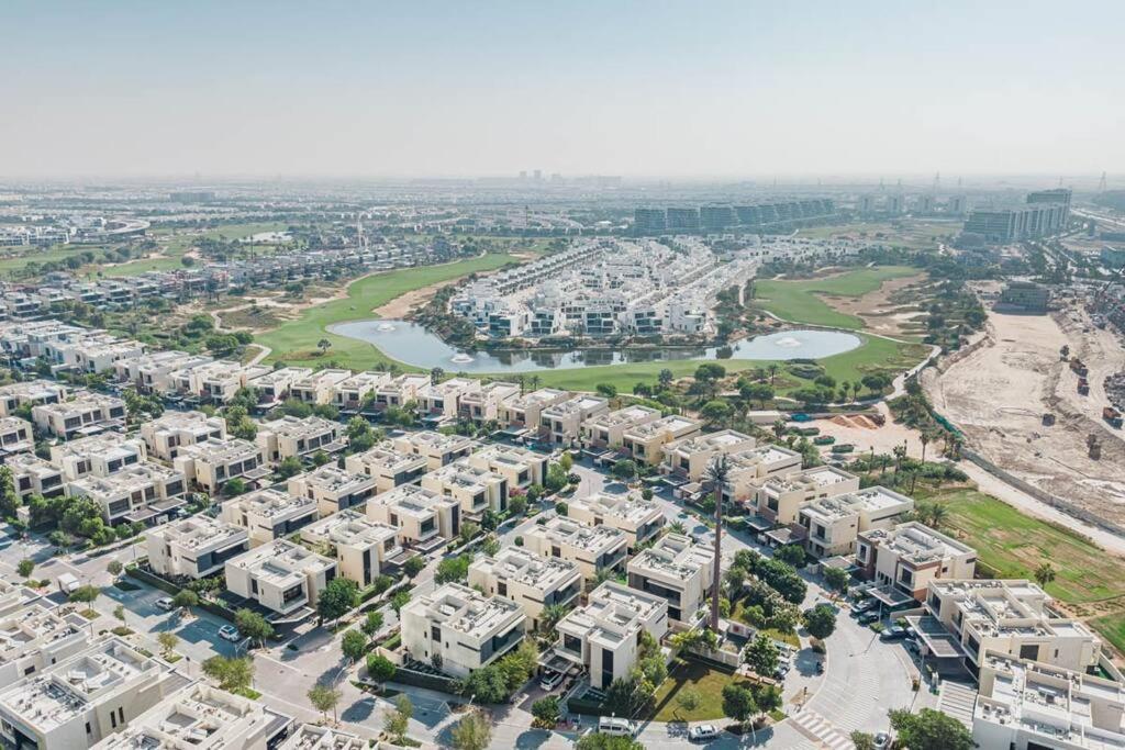 Apartment Modern On Golf Course - Damac Hills Dubai