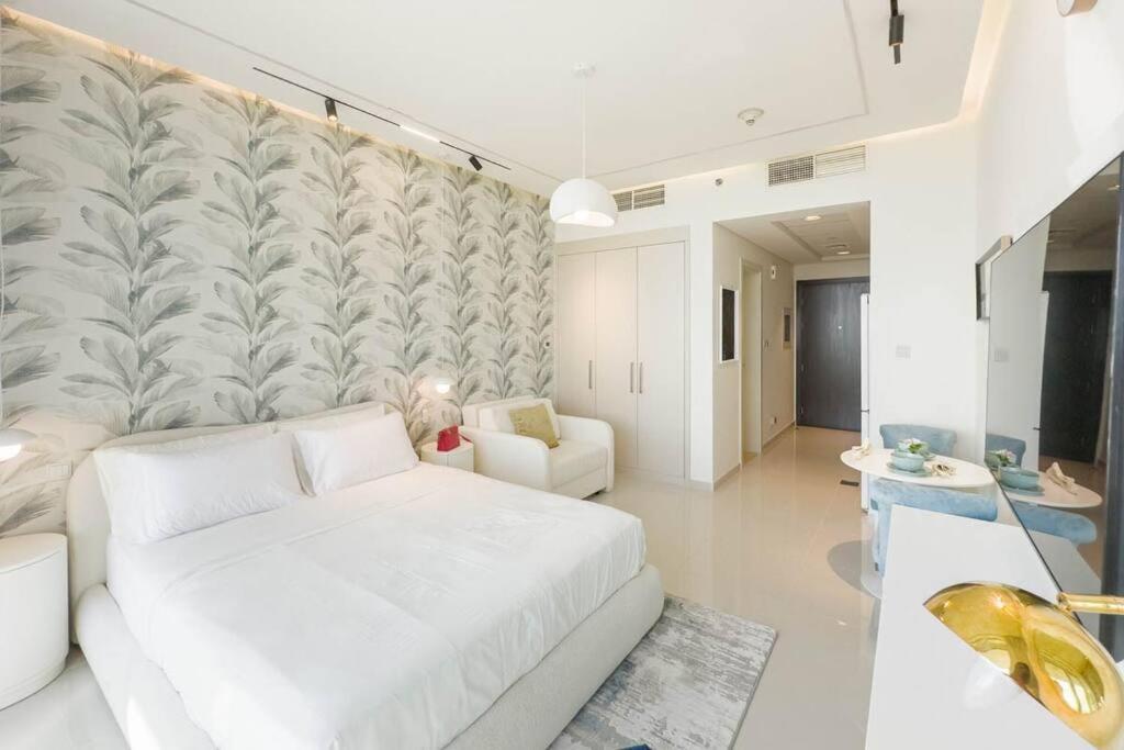 Apartment Modern On Golf Course - Damac Hills Dubai