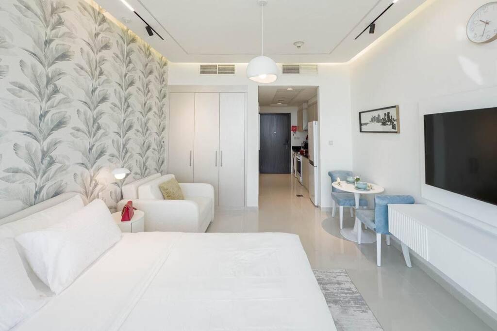 Modern On Golf Course - Damac Hills Apartment