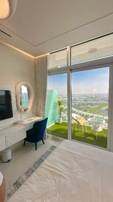 Modern On Golf Course - Damac Hills Apartment Dubai