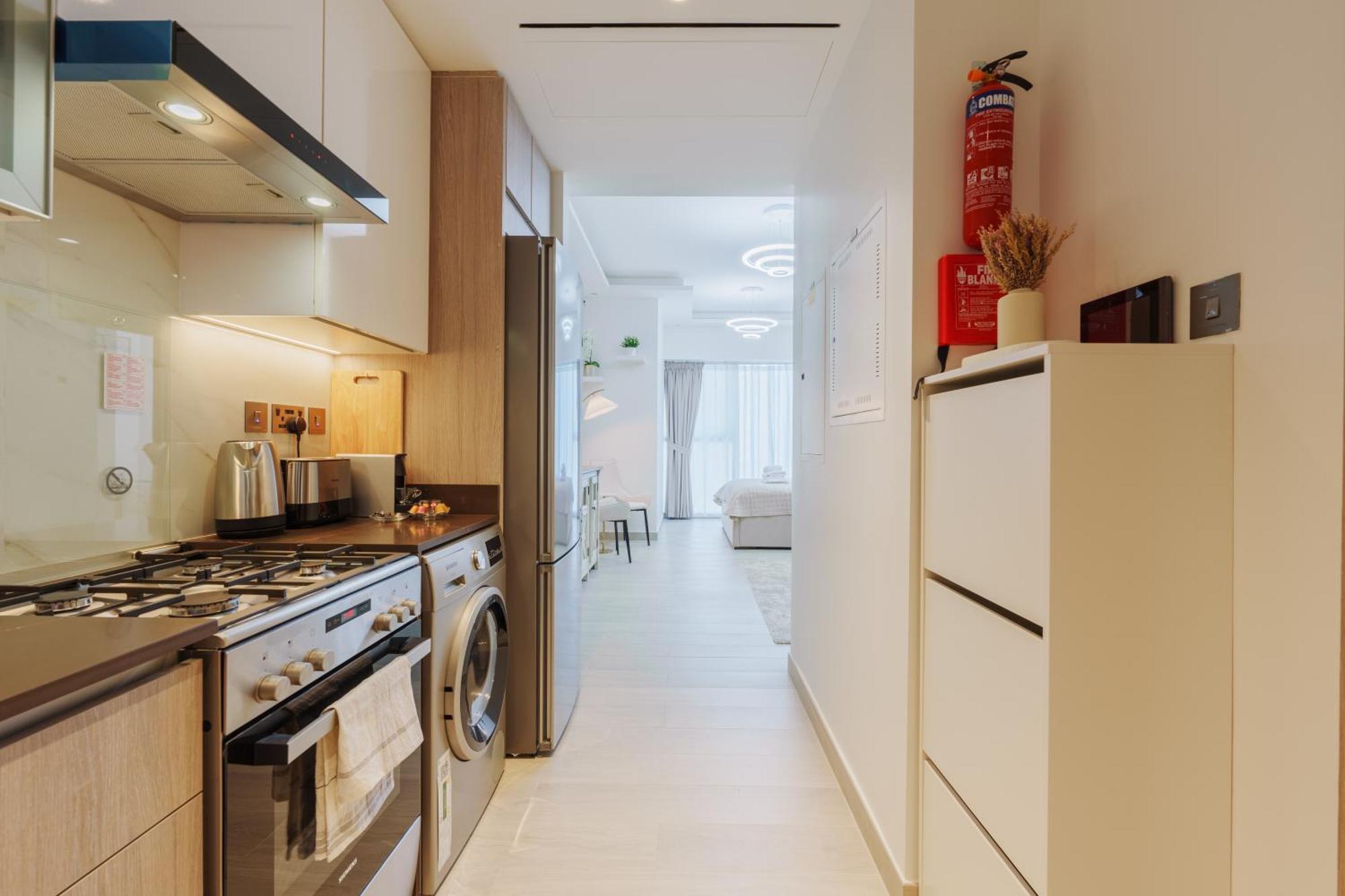 Lovely And In Me Do Re Jlt Apartment
