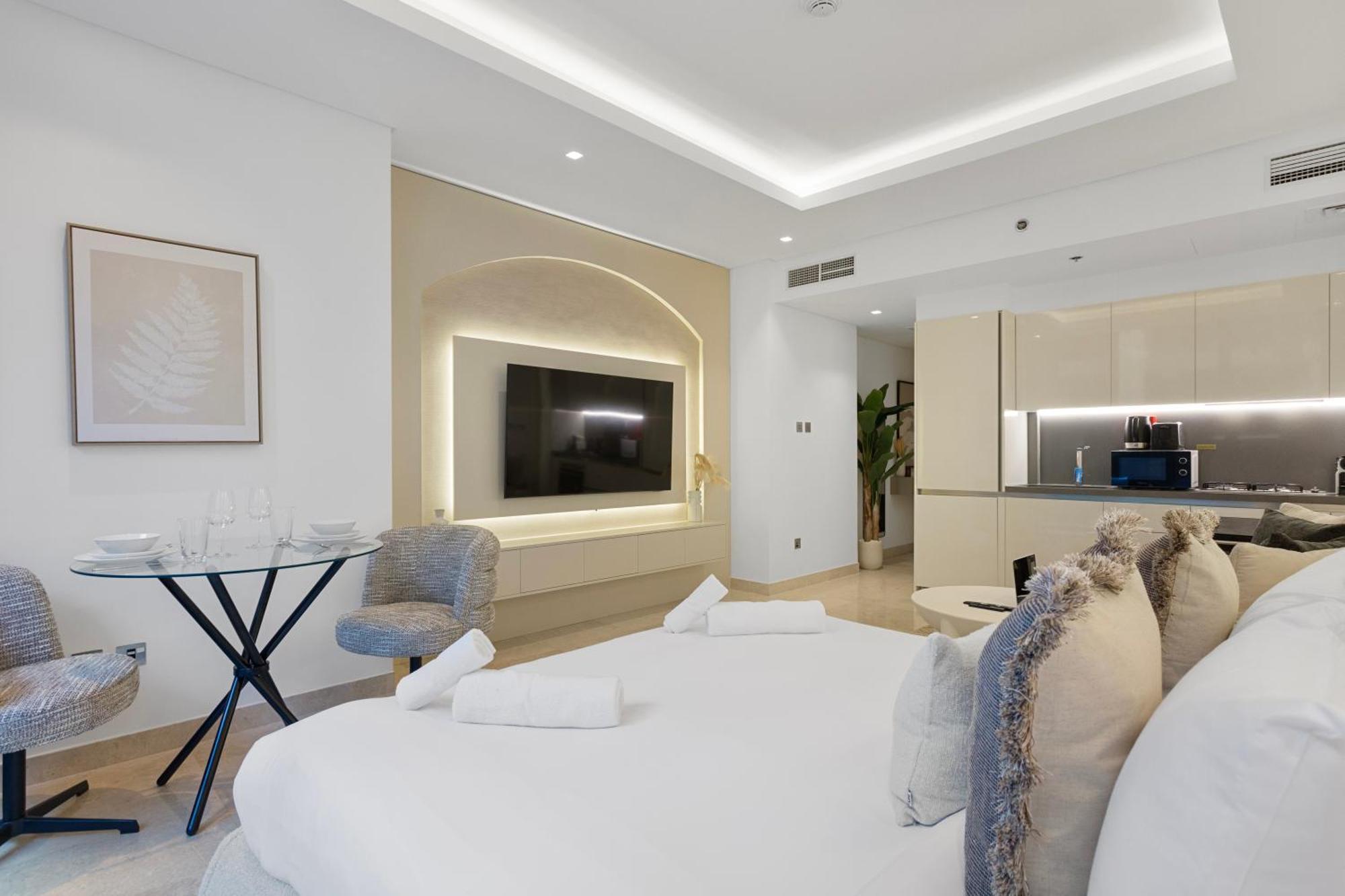 Luxury Living In The Heart Of Business Bay * Dubai