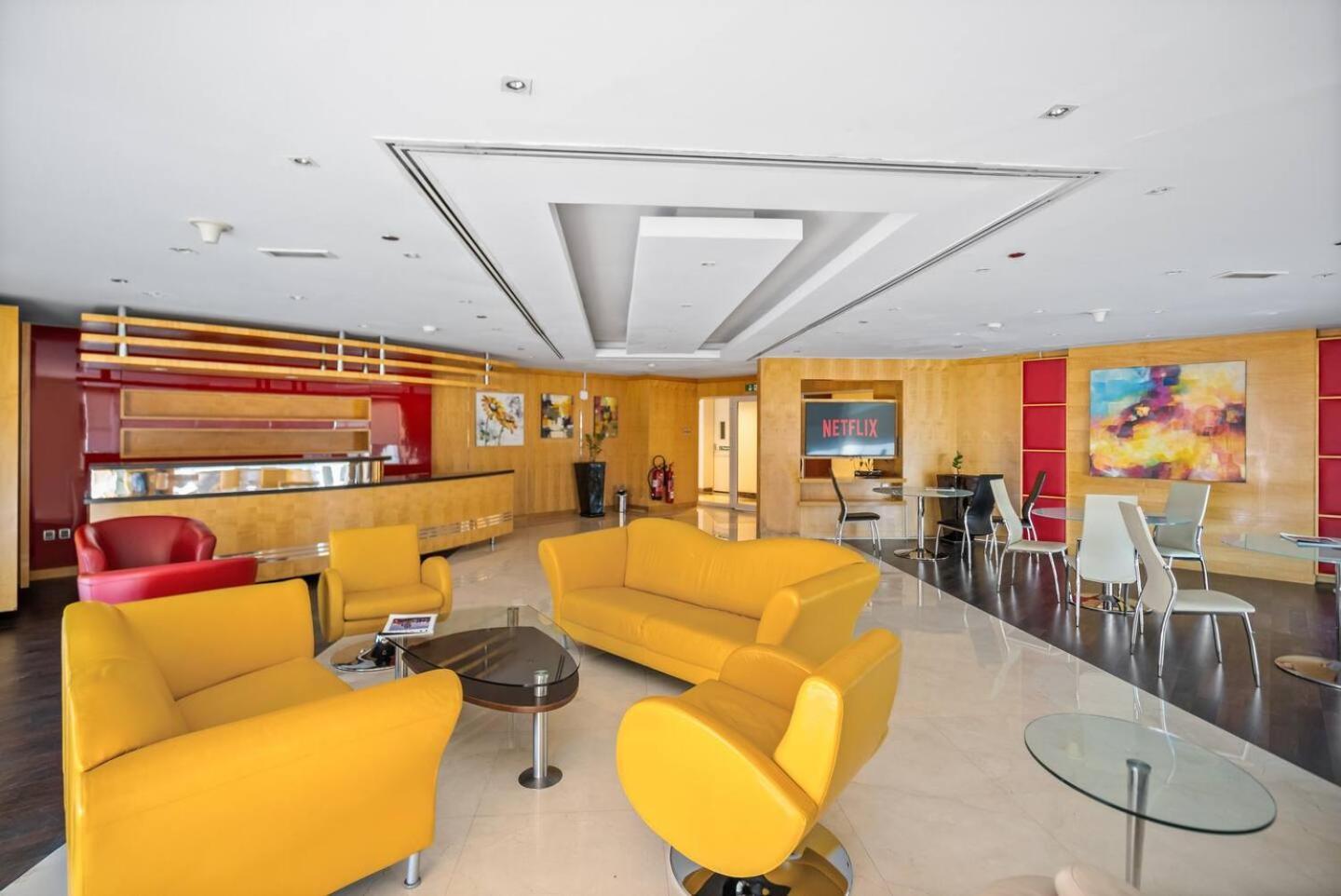 Apartment Luxury With Balcony - Close To Metro & Marina Dubai