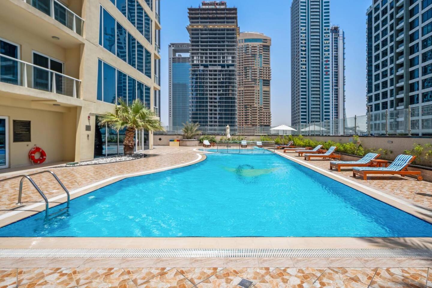 Luxury With Balcony - Close To Metro & Marina Apartment