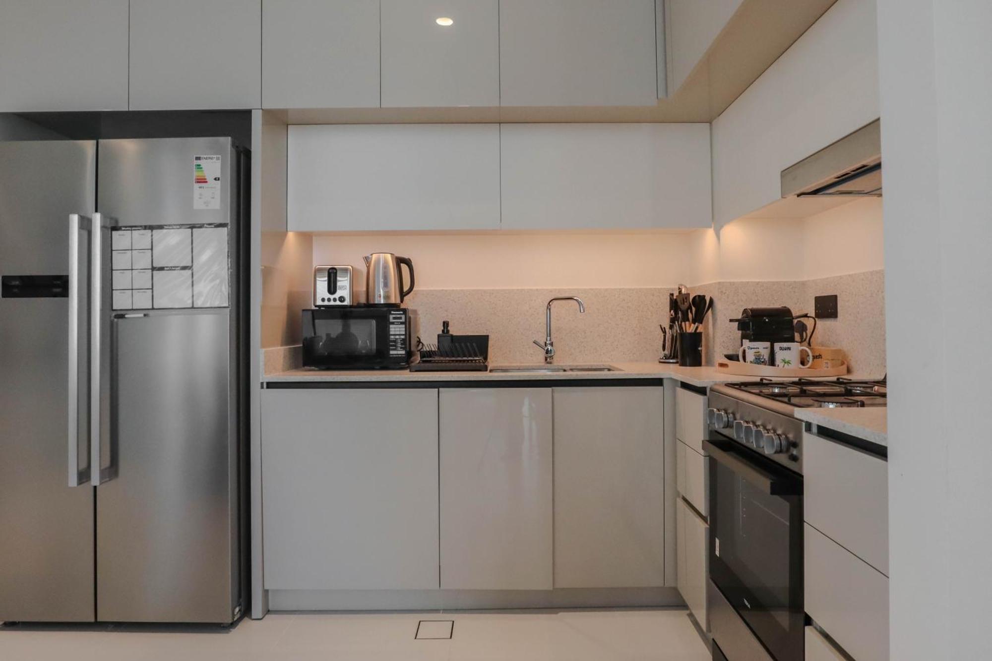 Apartment Elegant 2-bedroom Retreat At Marina Vista 2 *