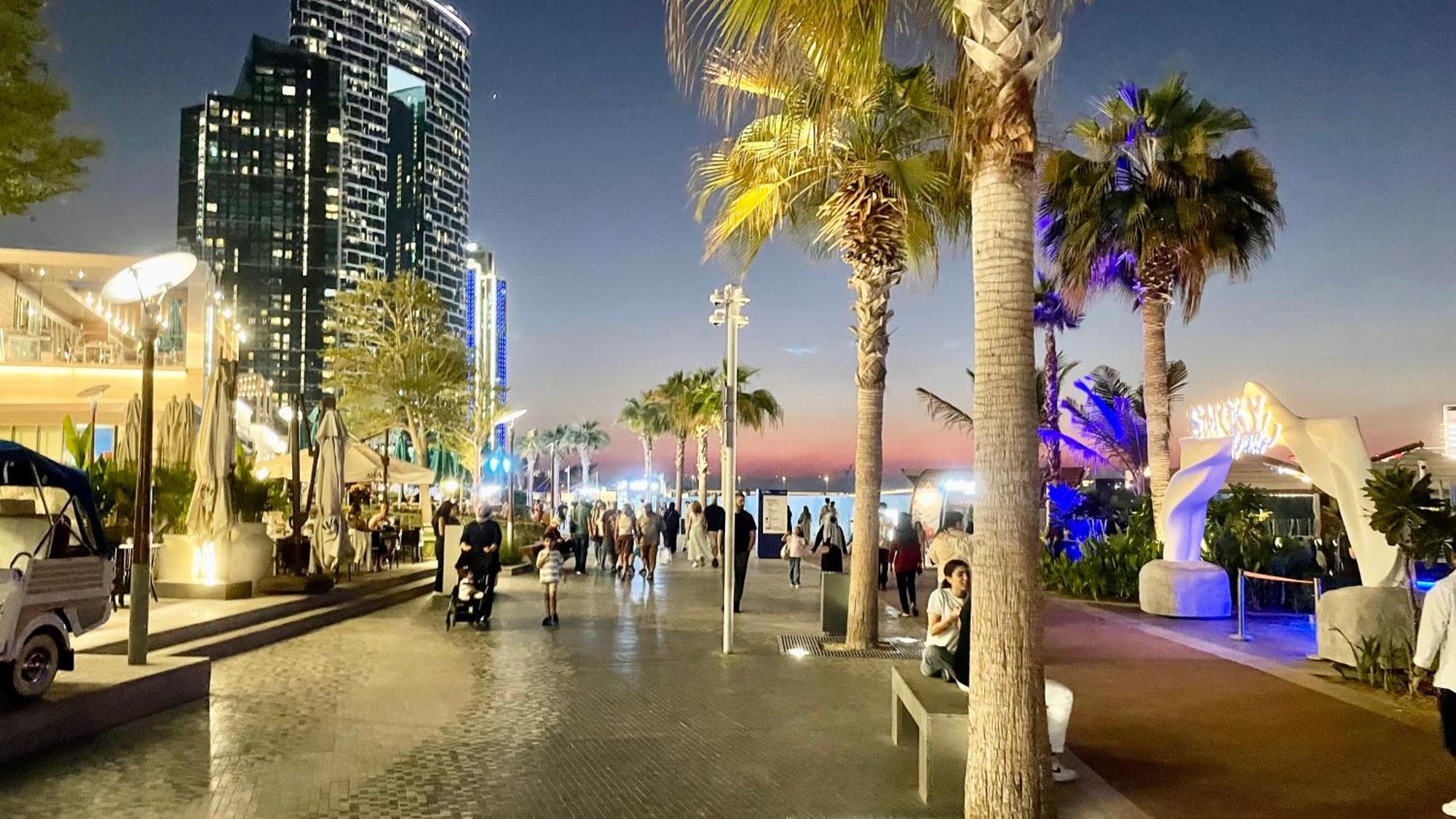 Jbr Beachfront Luxe Sea Facing Apartment Dubai