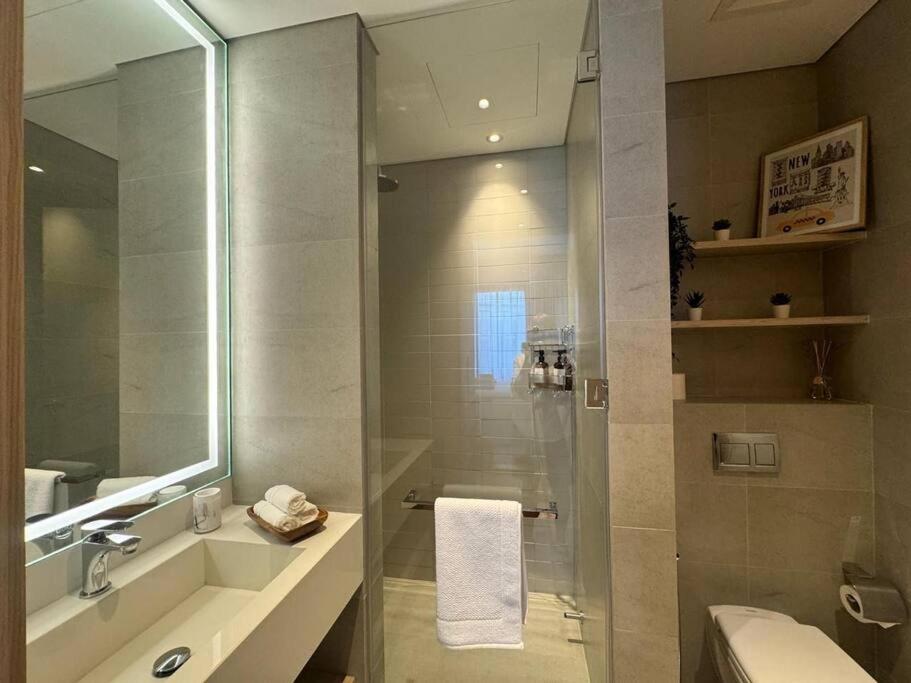 Luxury In Oakley Square Residences, Jvc