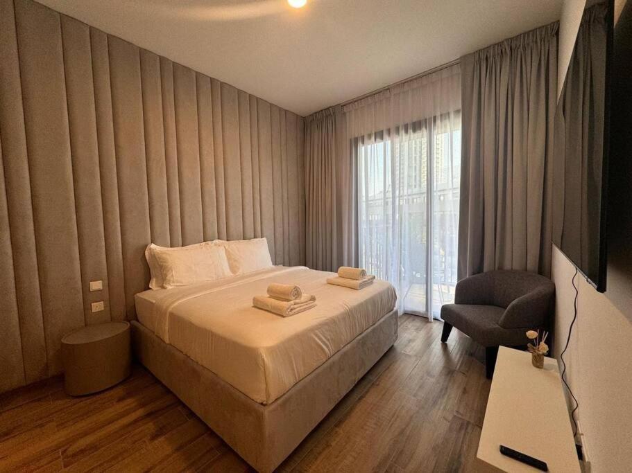 Luxury In Oakley Square Residences, Jvc *
