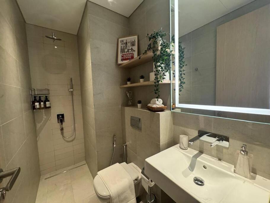 Luxury In Oakley Square Residences, Jvc Apartment