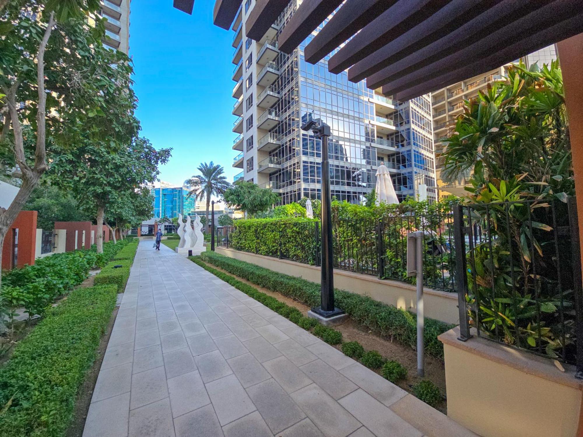 Easygo- Amazing 1bdr With View South Ridge- Downtown Apartment
